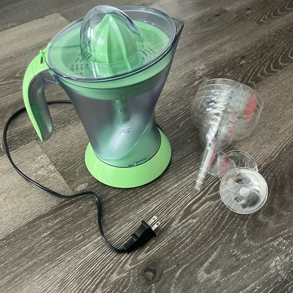 Green Taco Tuesday‎ Margarita and lime juicer